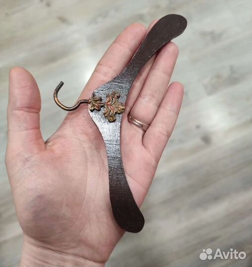 Вешалки для кукольной одежды