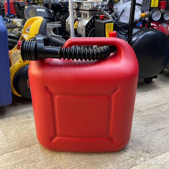 Канистра пластиковая 10л Маяк Авто