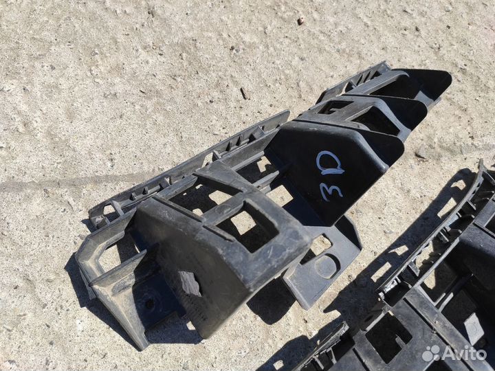 Направляющая заднего бампера на Opel Astra H 3Д