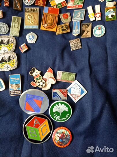 Значки разные в коллекции