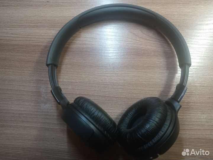 Беспроводные наушники JBL
