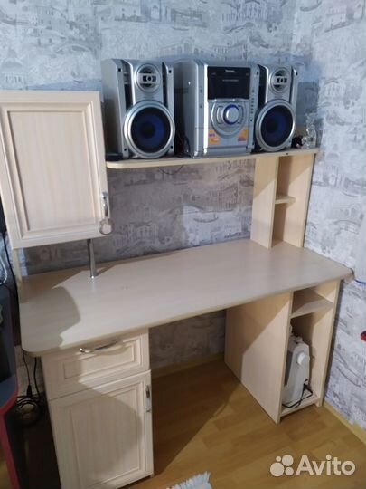 Продам компьютерный стол
