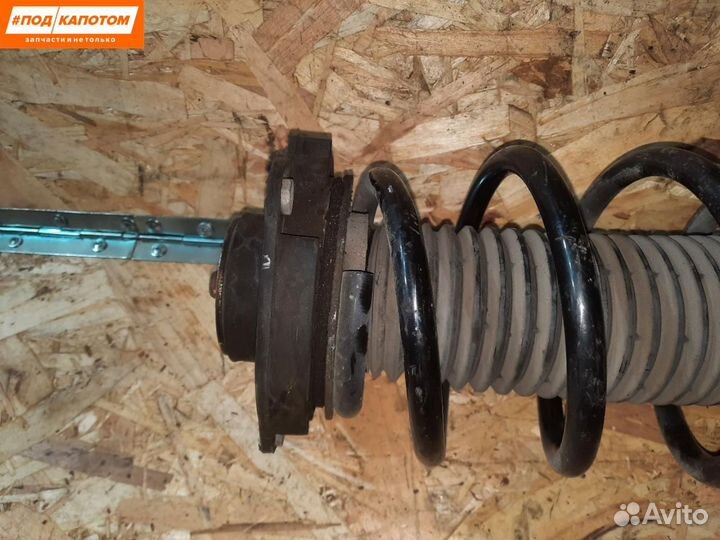 Стойка амортизатора передняя левая Volkswagen Golf