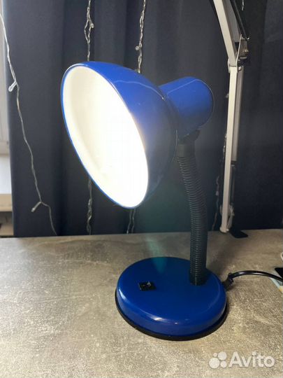 Настольная лампа