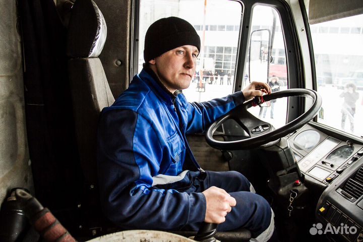 Водитель вахтового автобуса