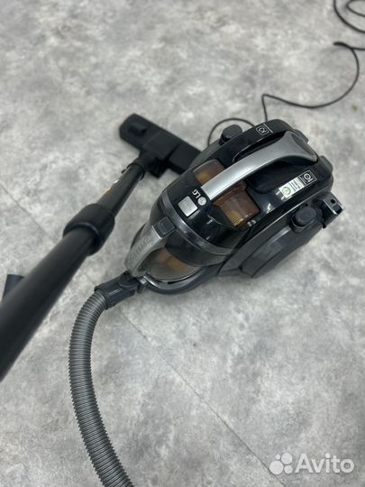 Продаю пылесос LG бу
