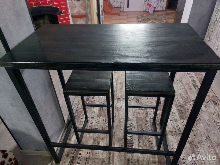 Барный стол и стулья