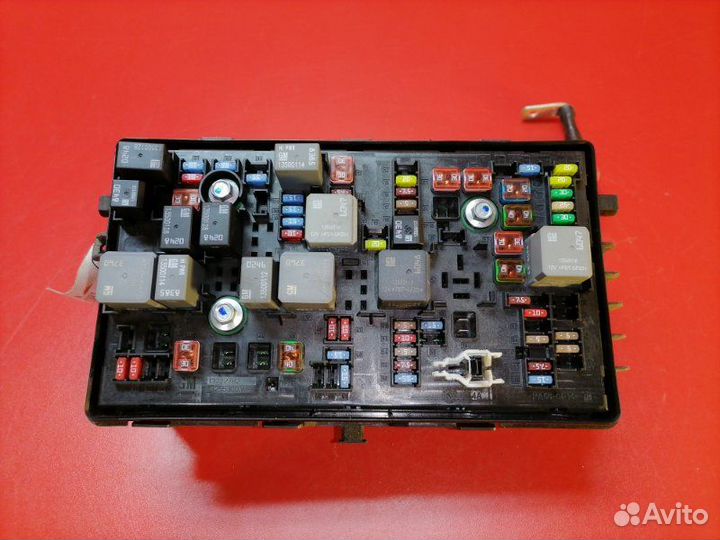 Блок предохранителей подкапотный Chevrolet Cruze