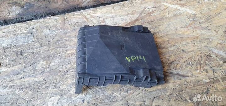 Крышка блока предохранителей Volkswagen Golf V 20