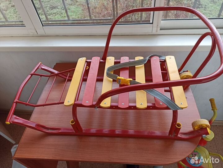 Детские санки с ручкой
