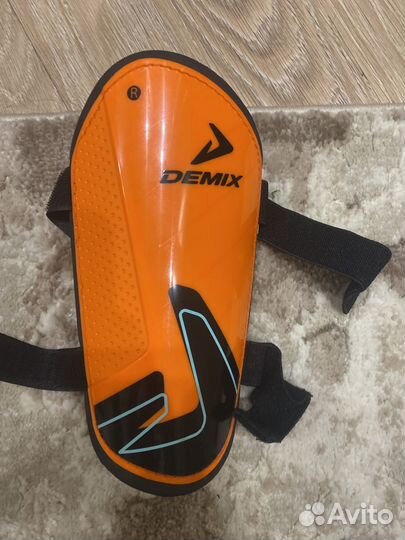 Щитки футбольные детские