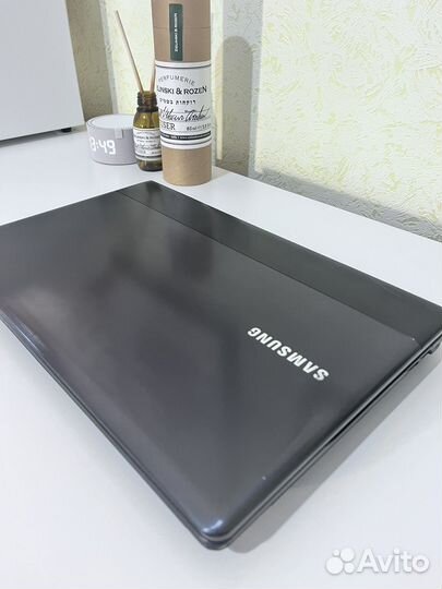 Ноутбук samsung NP300E5C-SOT