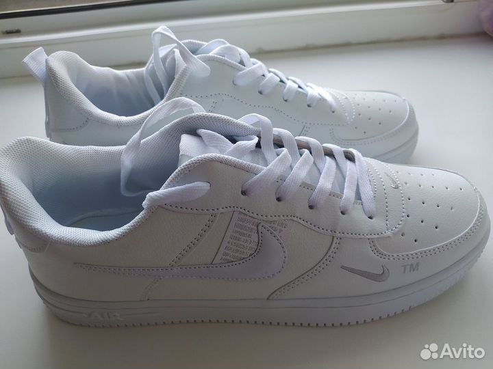 Кроссовки женские новые