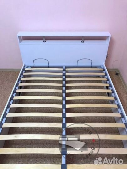 Кровать полутороспальная с подъемным механизмом