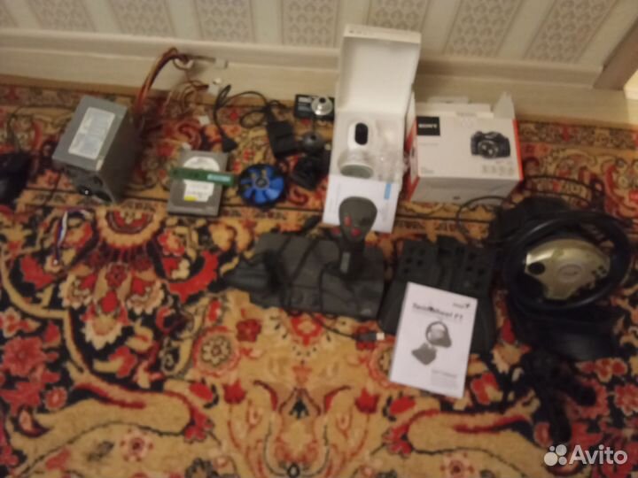 Электроника,1фотопарат рабочий,2видио камеры,3000