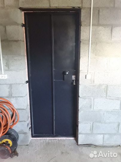 Дверь металлическая/тамбурная перегородка