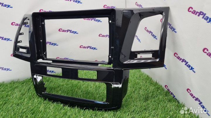 Переходная рамка магнитолы Toyota Hilux 2011-2015