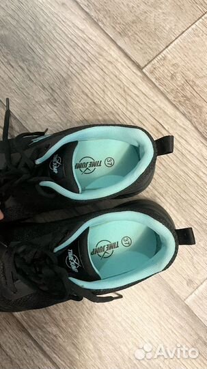 Кроссовки женские 37