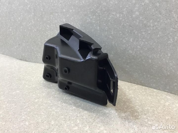 Кронштейн заднего бампера левый Ford Focus III 201