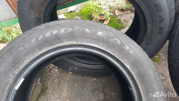 Goodyear EfficientGrip 235/60 R17 102V