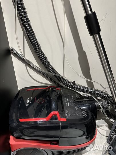 Пылесос Bosch Serie 4 ProPower BWD421POW черный