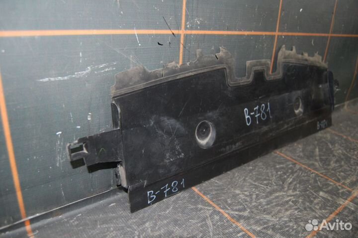 Накладка радиатора (дефлектор) - Renault Fluence