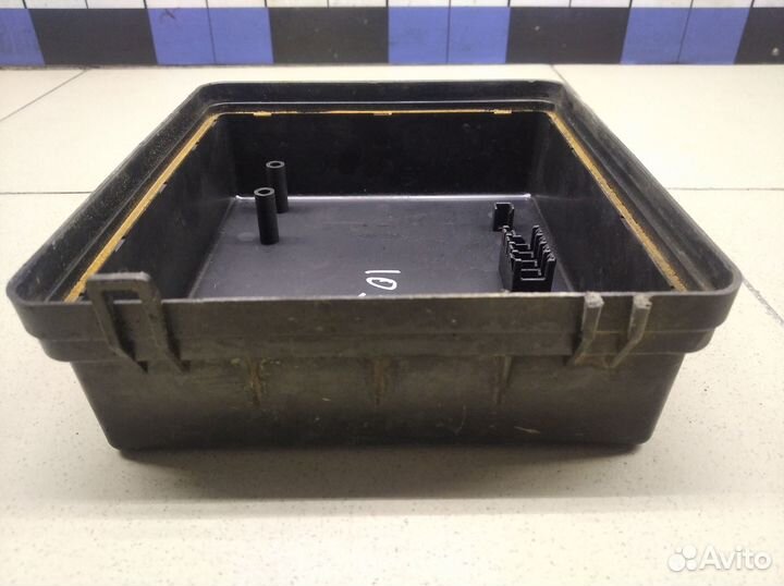 Крышка блока предохранителей Land Cruiser (100) 19