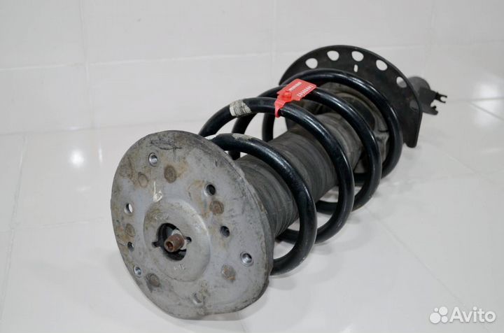 Стойка амортизатора передняя левая Land Rover