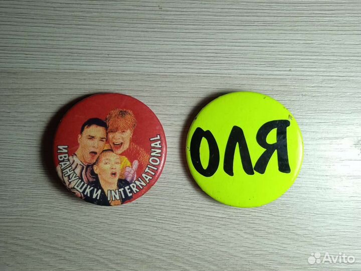 Значки из 90-х