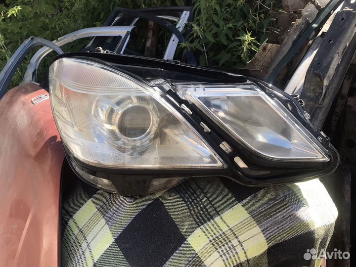 Фара Мерседес 212 правая дорестайлинг