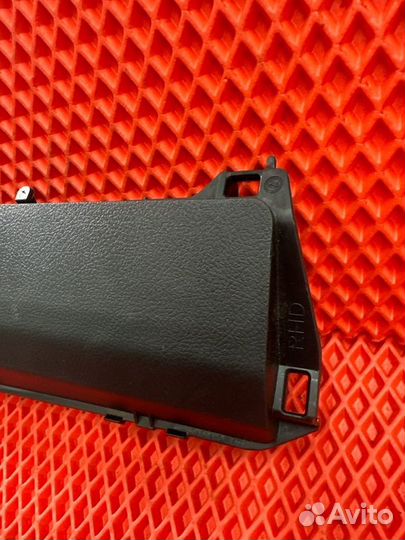 Подушка безопасности в колени передняя правая