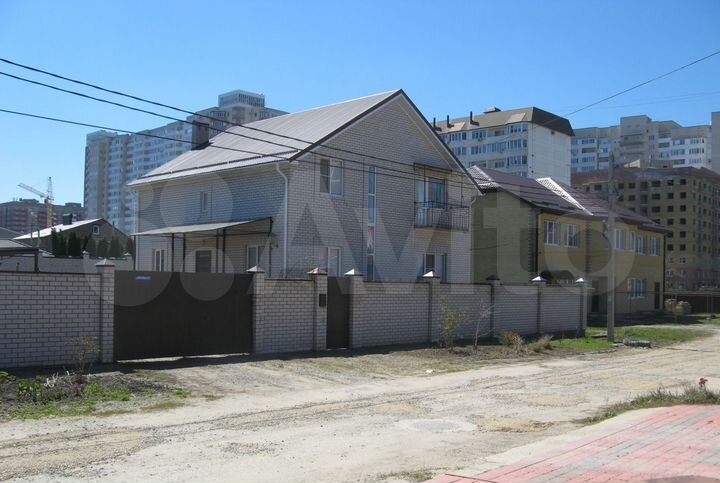 Дом 180,7 м² на участке 9,5 сот.