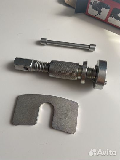 Приспособление для утапливания поршней