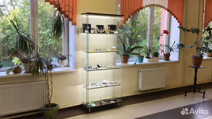Витрина стеклянная