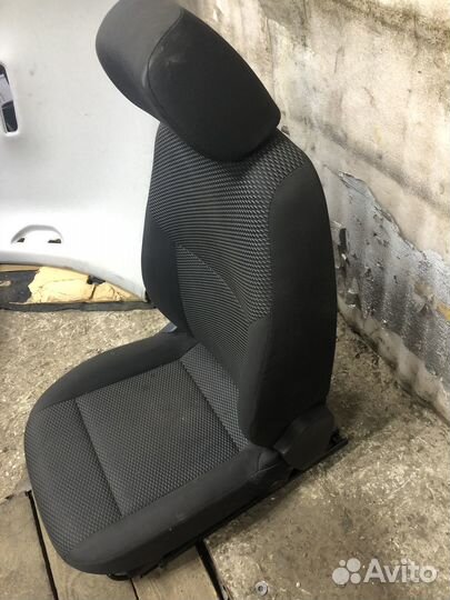 Переднее правое сиденье Volkswagen Polo 6