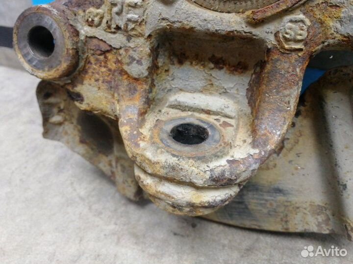 Кулак поворотный передний правый Volvo S80 2 2.5