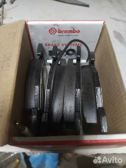 Тормозные колодки brembo