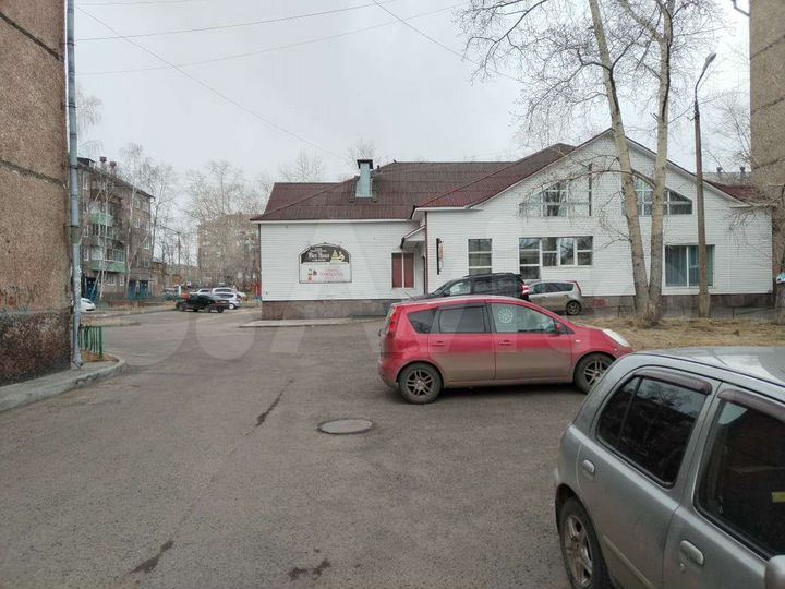Здание 705,7 м²