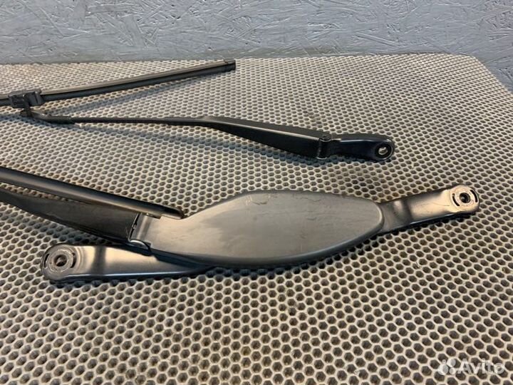 Дворник лобового стекла передний Mercedes-Benz