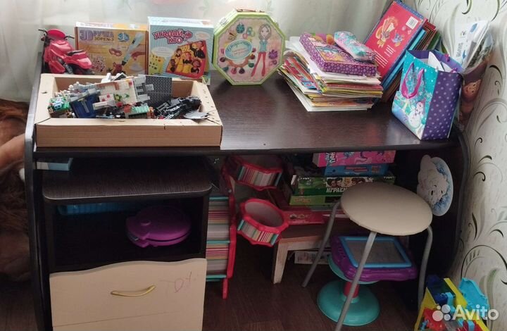 Стол-кровать + комодик- пеленальный столик б/у