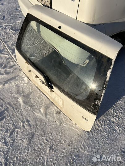 Дверь багажника