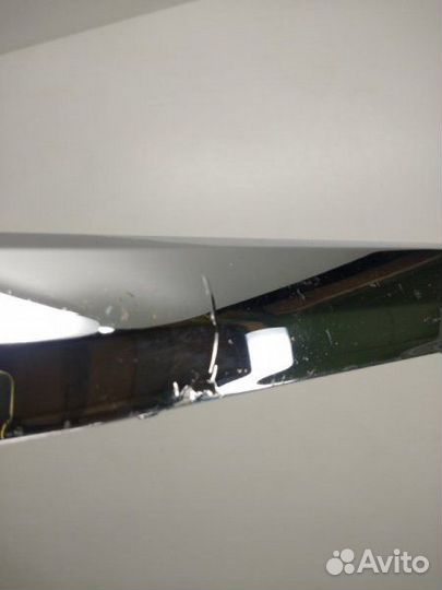 Молдинг решетки радиатора передний правый Mazda