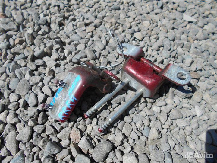 Петля дверная задняя правая Toyota Ceres AE101