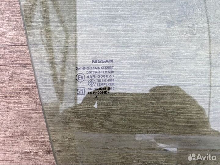 Стекло двери переднее правое Nissan Teana L33