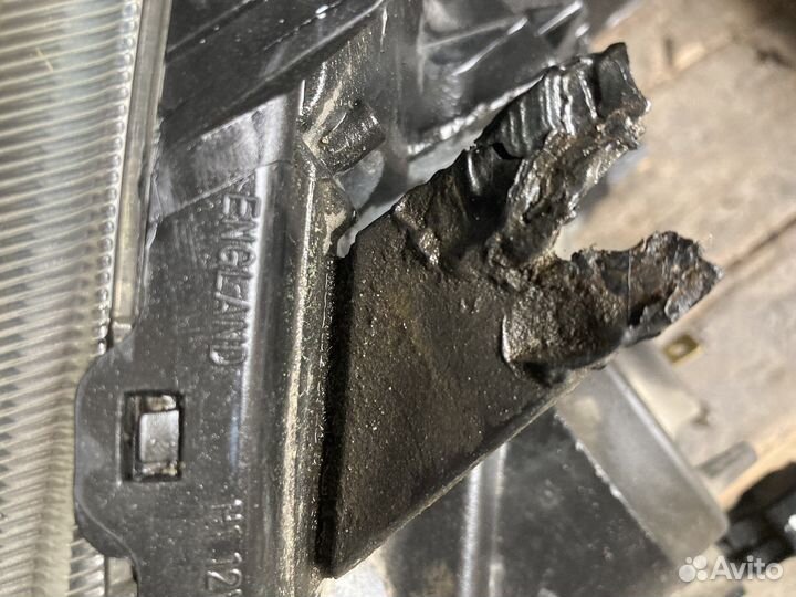 Фара правая Toyota avesis t250