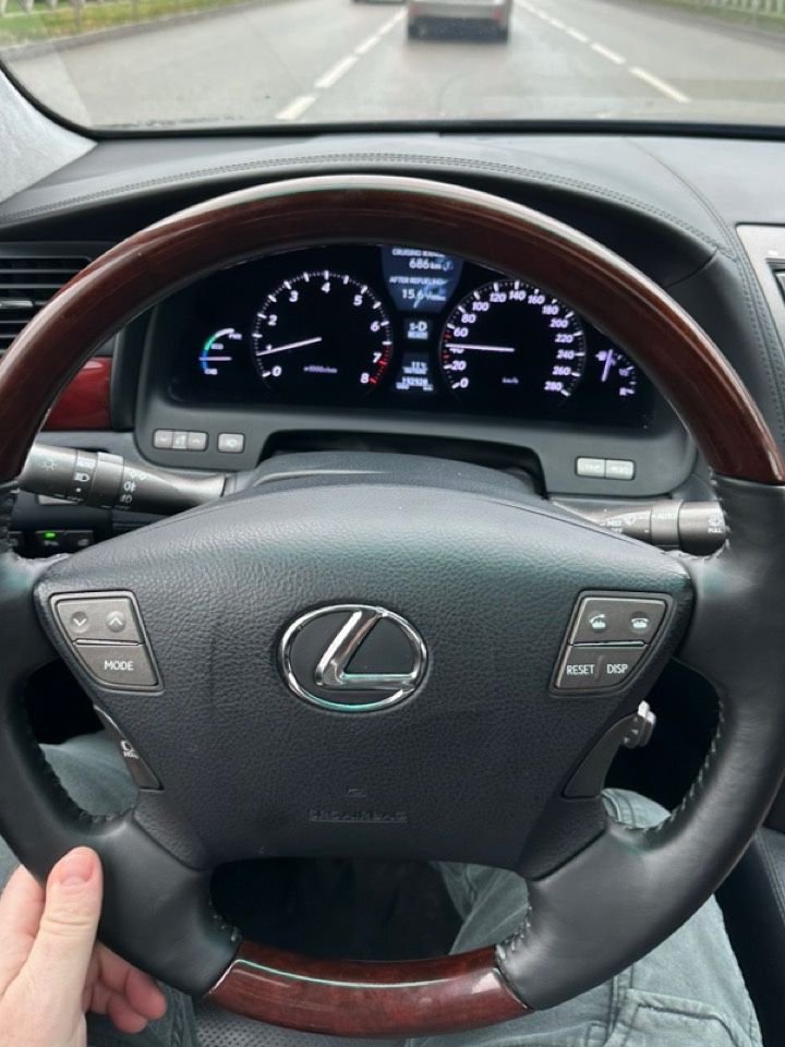 Lexus LS: фото владельца
