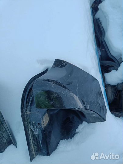 Задние углы крыла приора хэтчбек седан