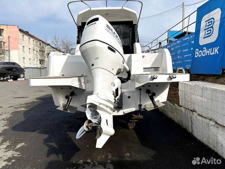 Катер Феникс 700 Cabin с Suzuki DF200ATX белый