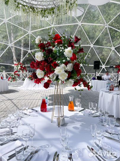 Цветочная композиция на президиум Гостевые столы