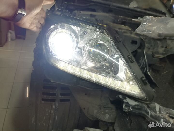 Фара правая Lexus LX570 8114560F70 1-й рестайлинг